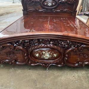 Giường gỗ tự nhiên chạm khảm hoa văn